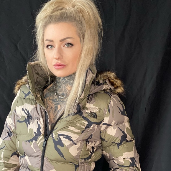 Brand New North Face camo bomber - Picture 2 of 6